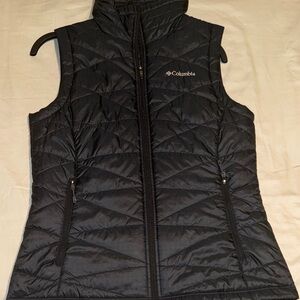 Columbia Women's Dark Quilted Vest